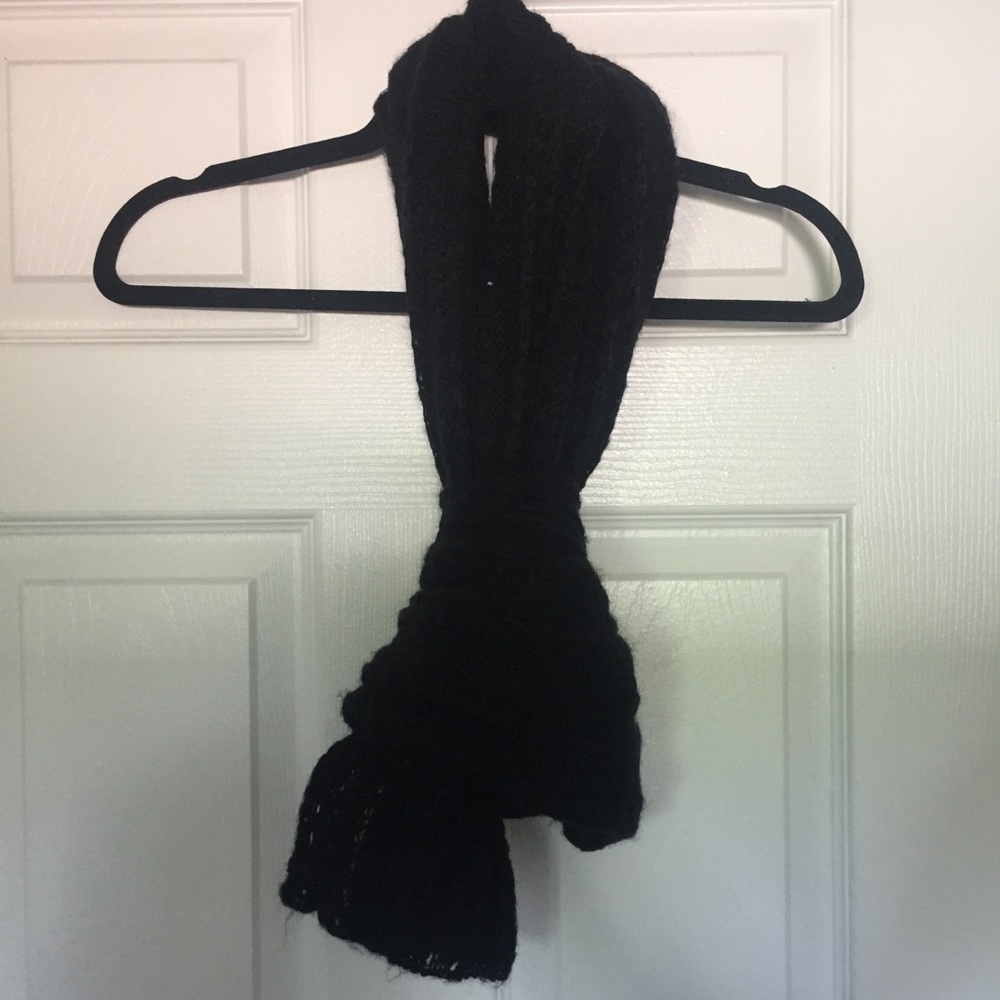 BCBG generation black knit scarf.